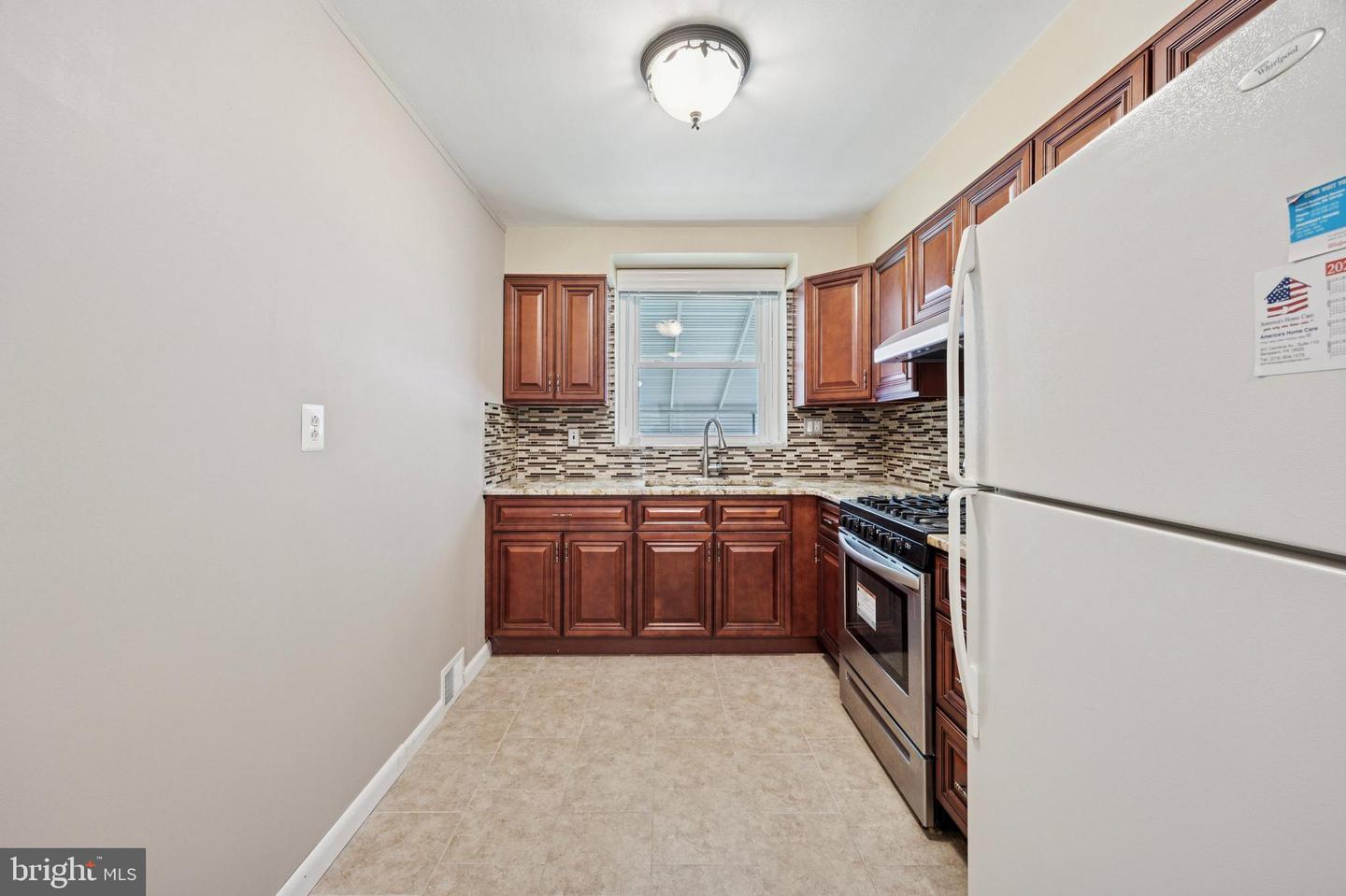 2230 Emerson St Property Photo 6
