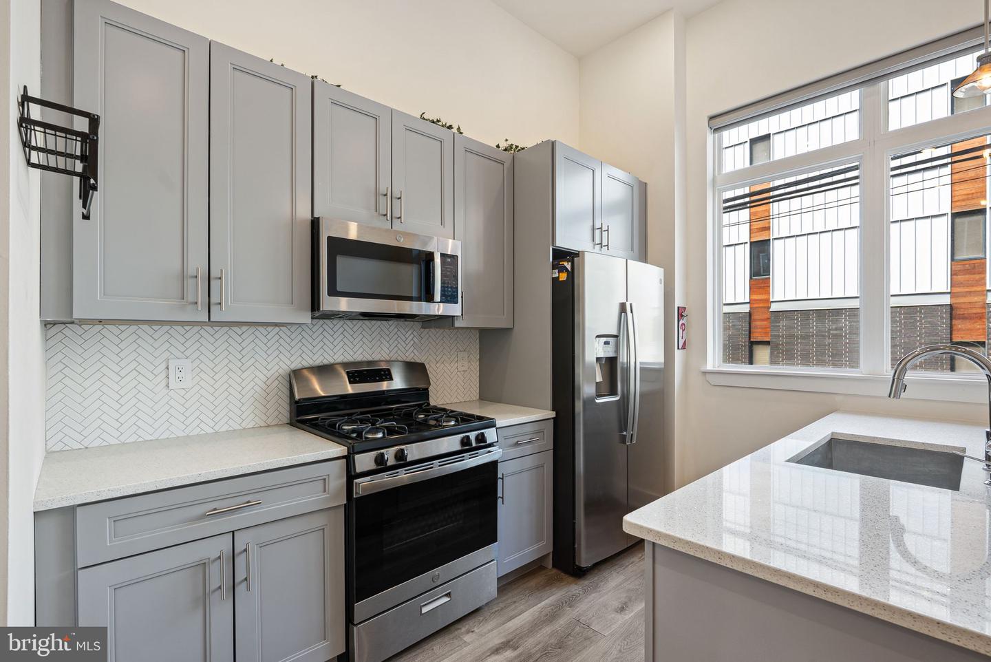 1115 N American St #unit C3 Property Photo 2