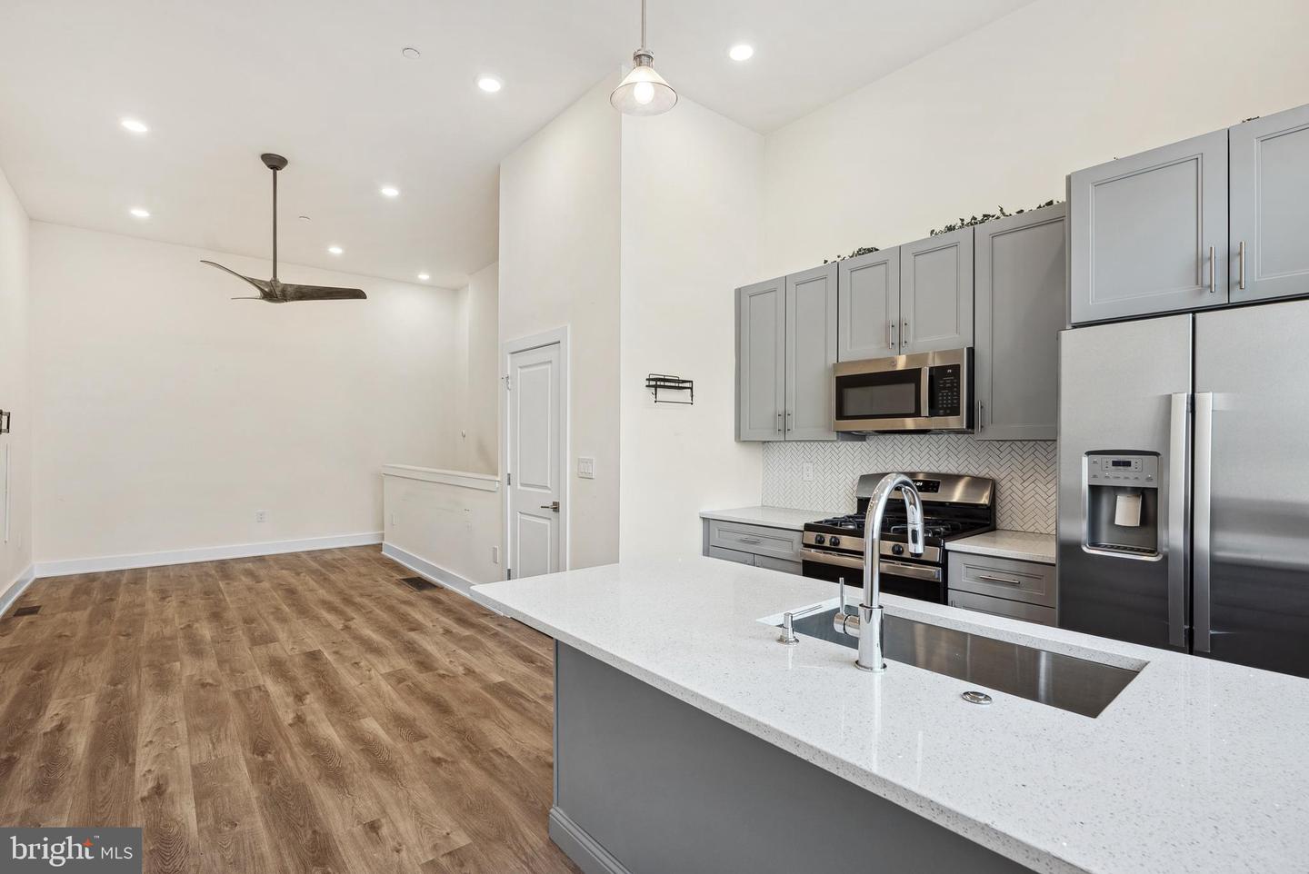 1115 N American St #unit C3 Property Photo 3