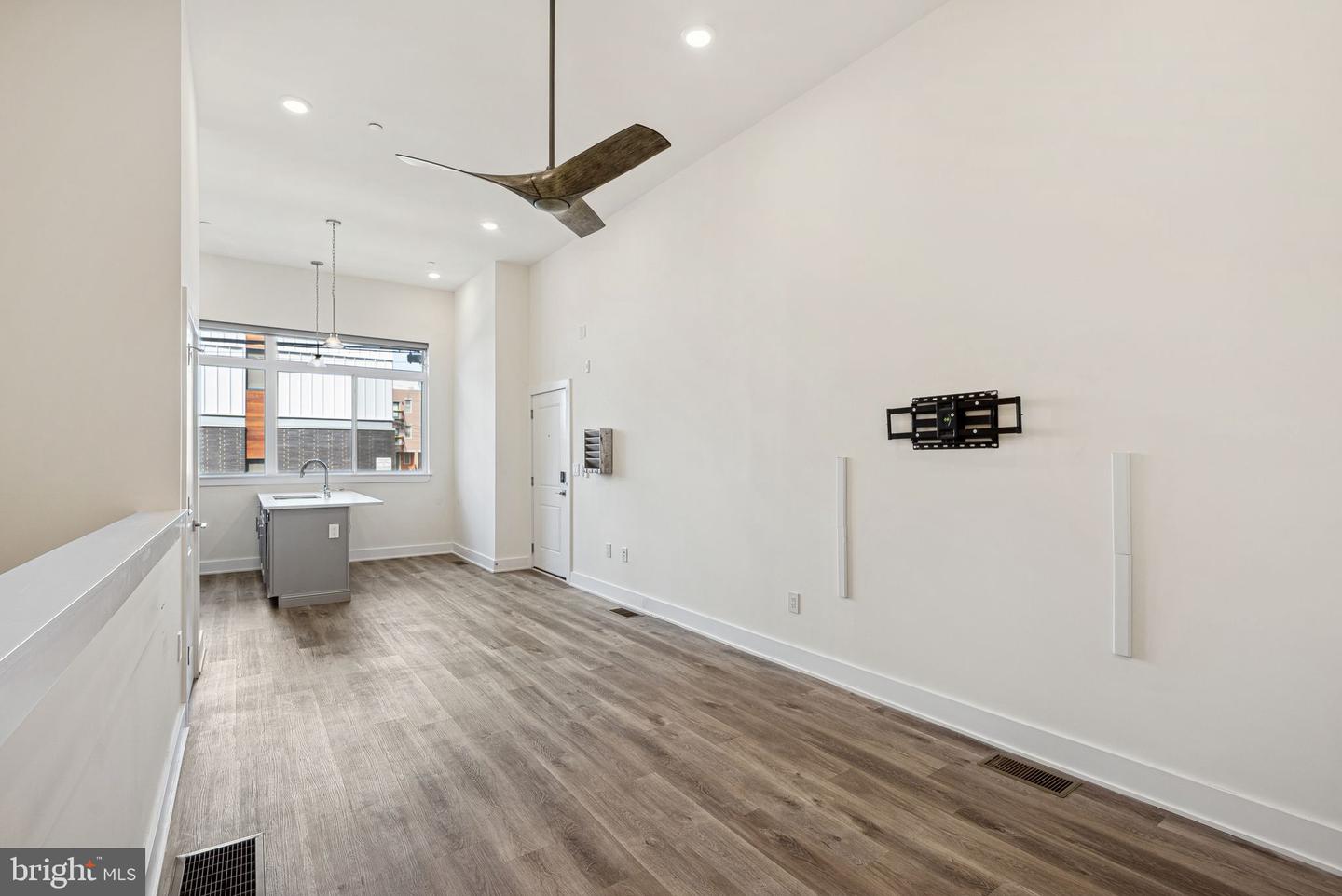 1115 N American St #unit C3 Property Photo 5