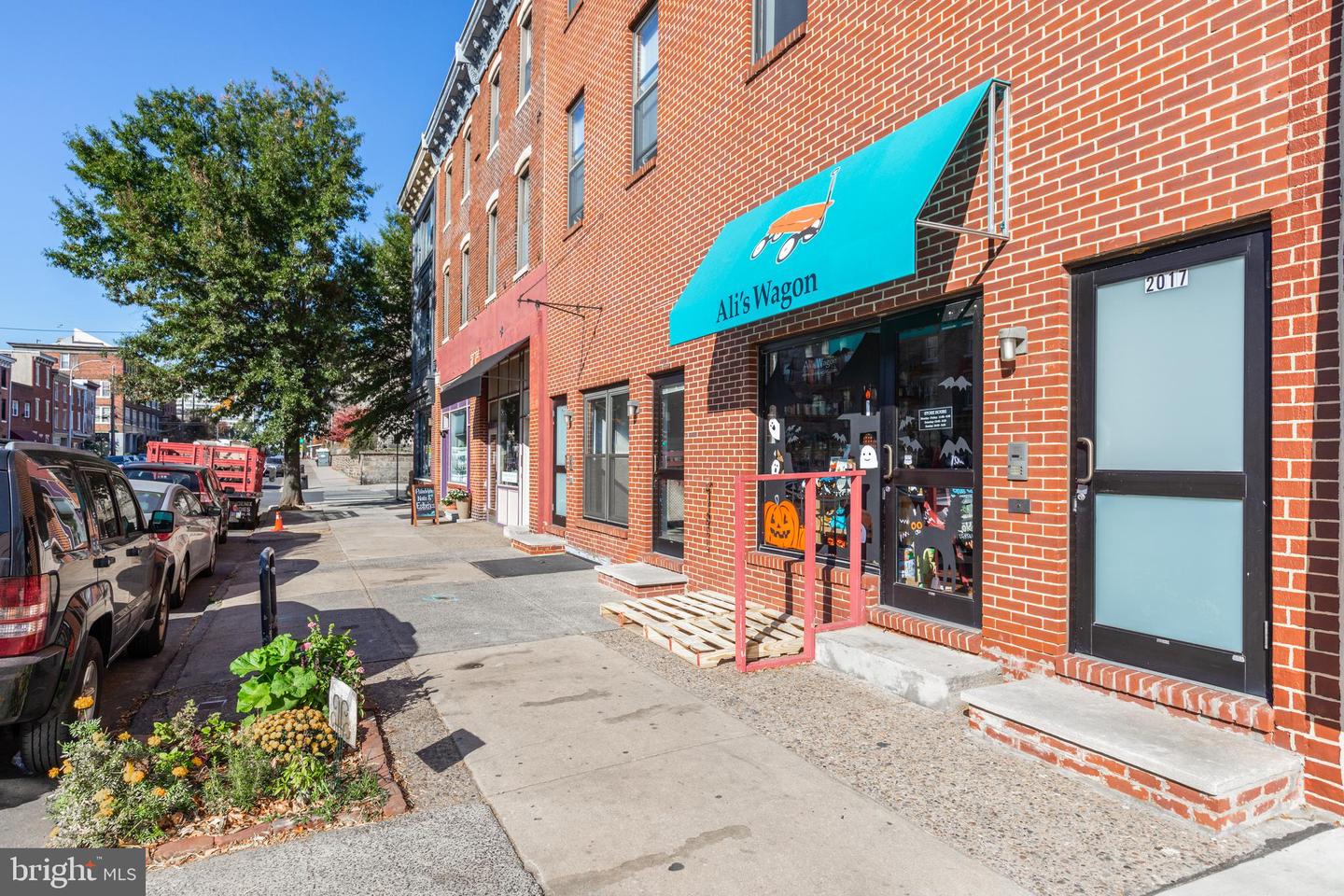 2017 - 2019 Fairmount Ave Property Photo 2