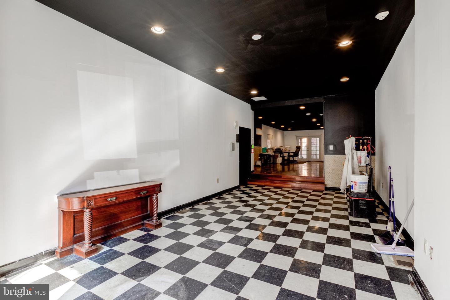 2017 - 2019 Fairmount Ave Property Photo 11