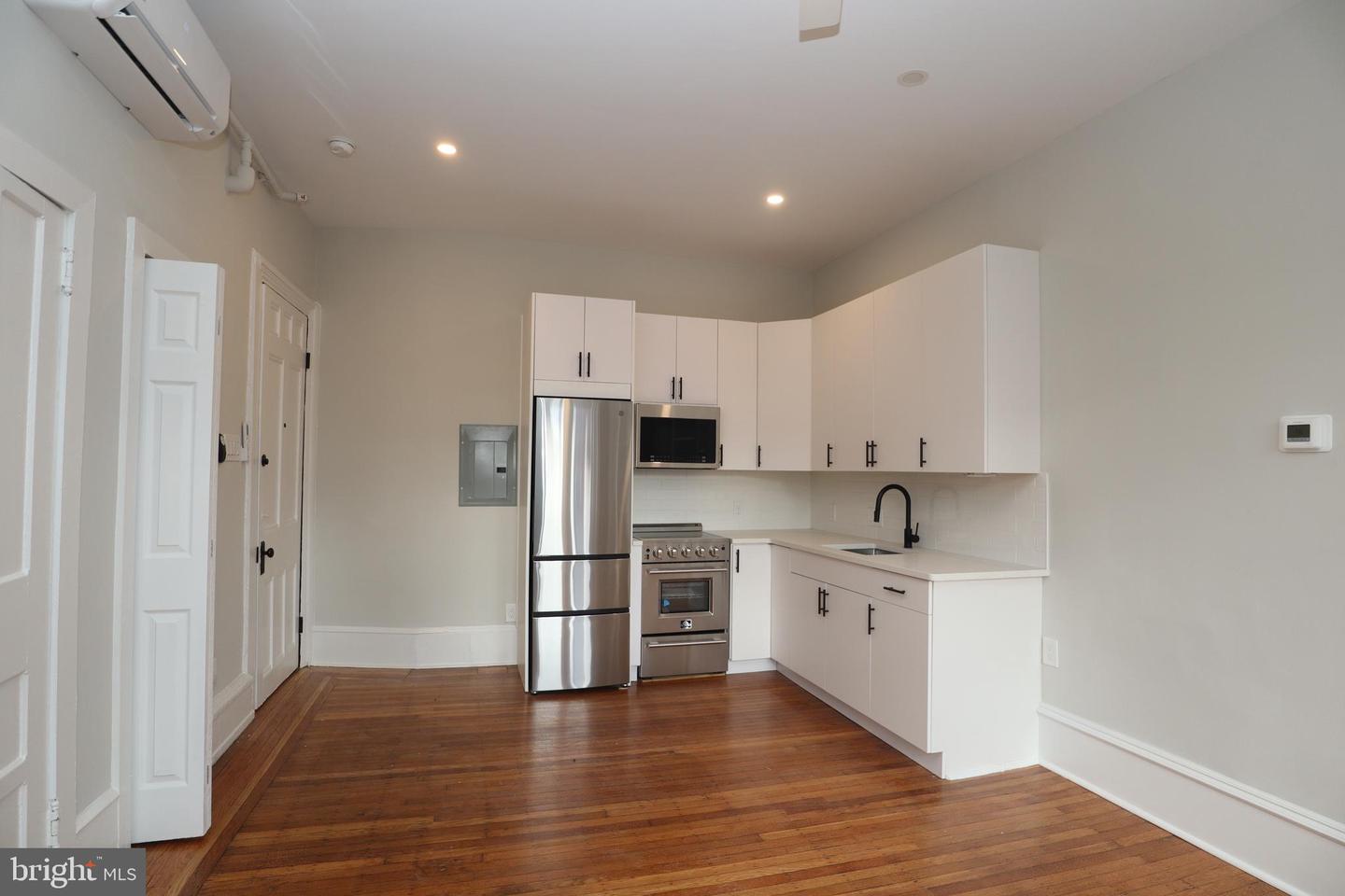 1919 Green St #h Property Photo 7