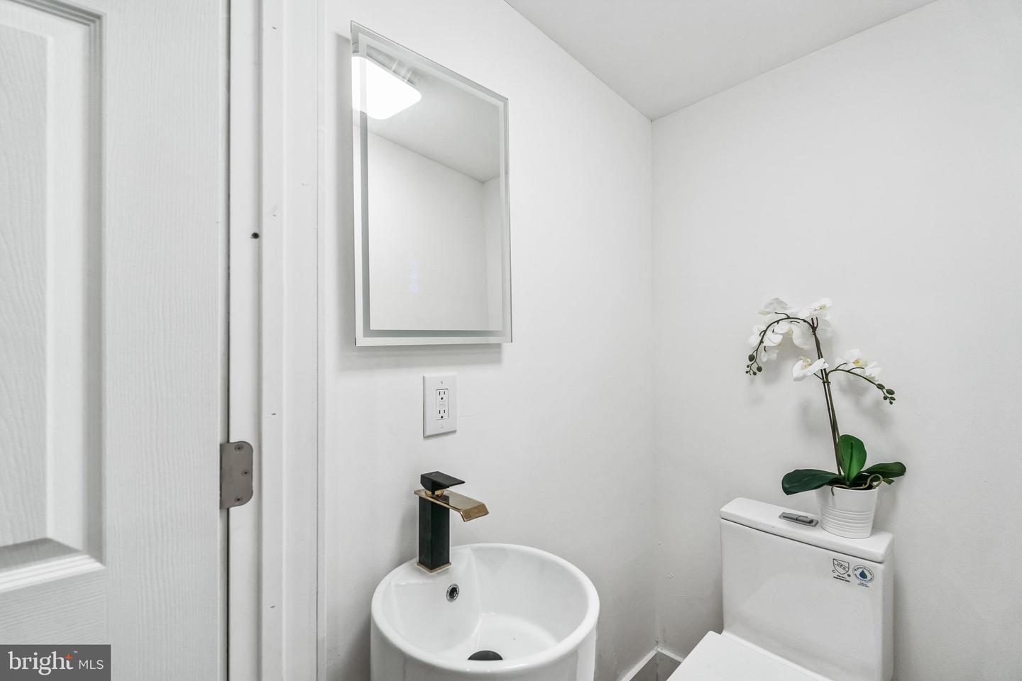 135 E Pleasant St Property Photo 10