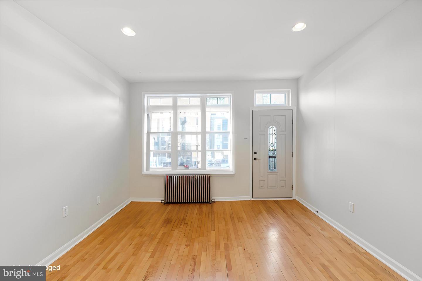 340 W Girard Ave Property Photo 4