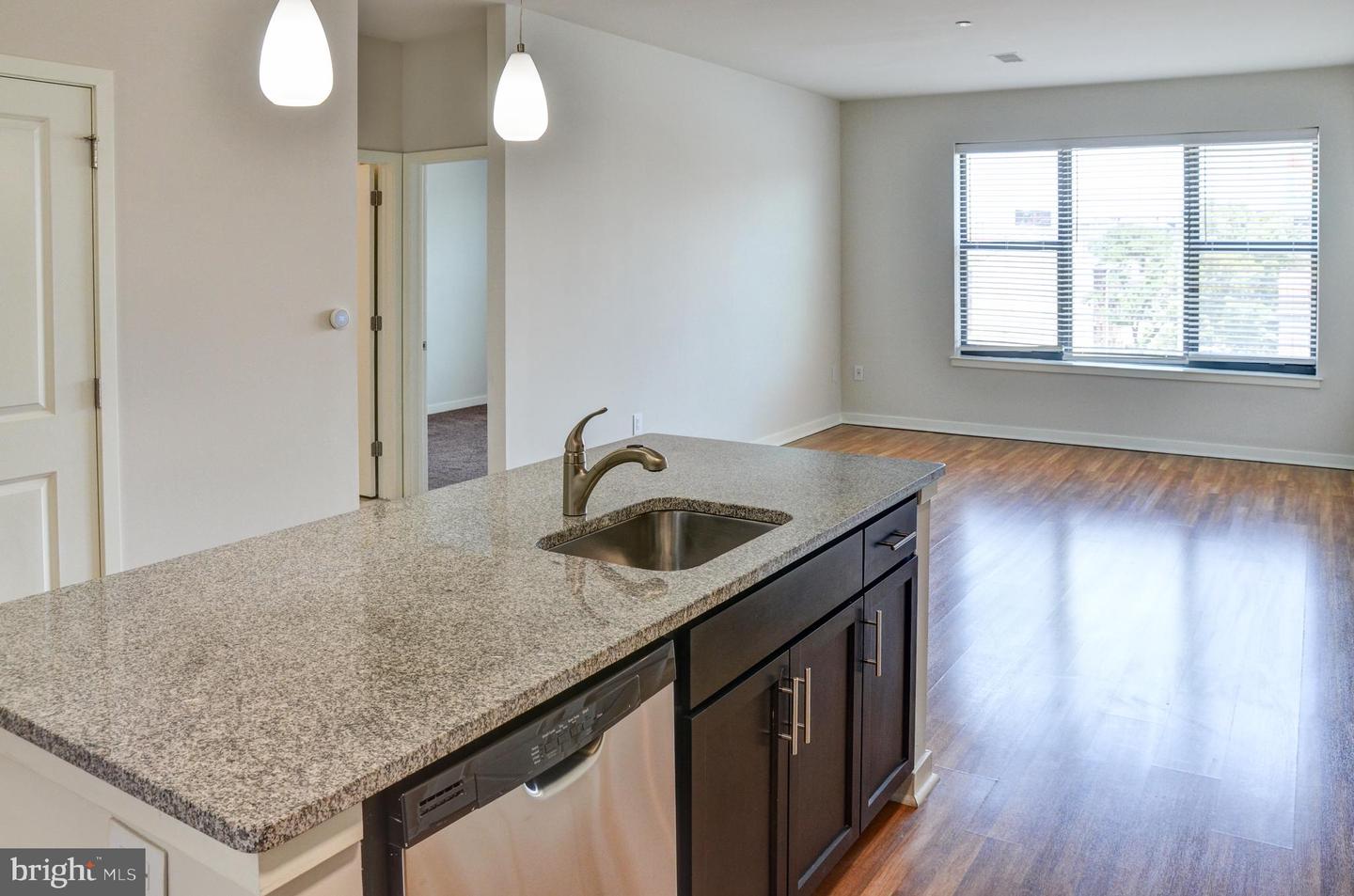 401 Race St #422 Property Photo 6