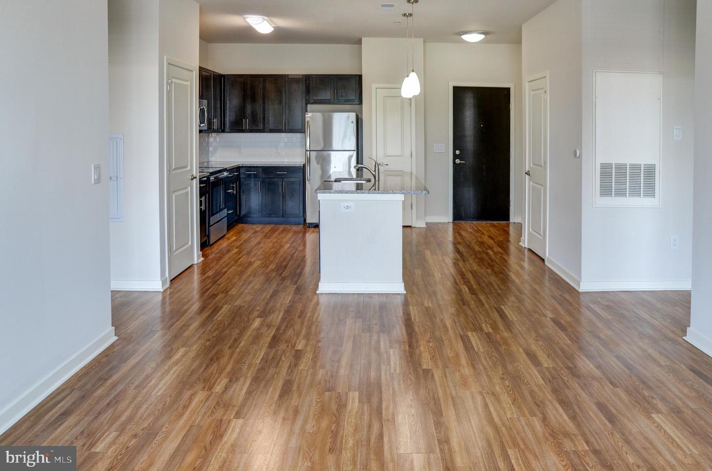 401 Race St #422 Property Photo 8