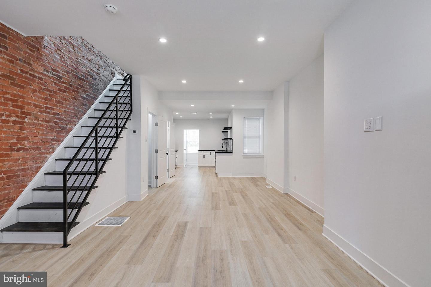 1728 N Wilton St Property Photo 3