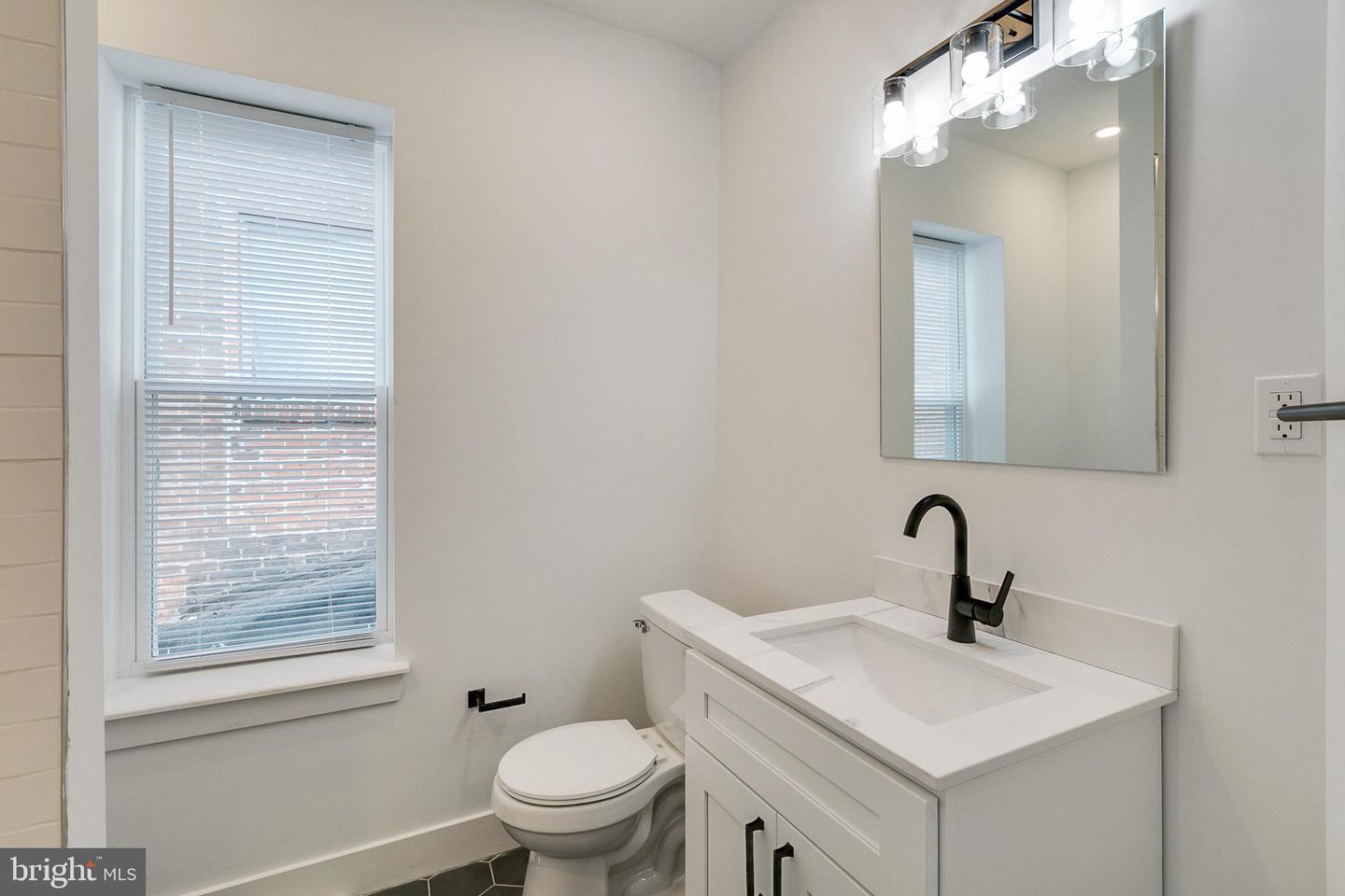 1728 N Wilton St Property Photo 8