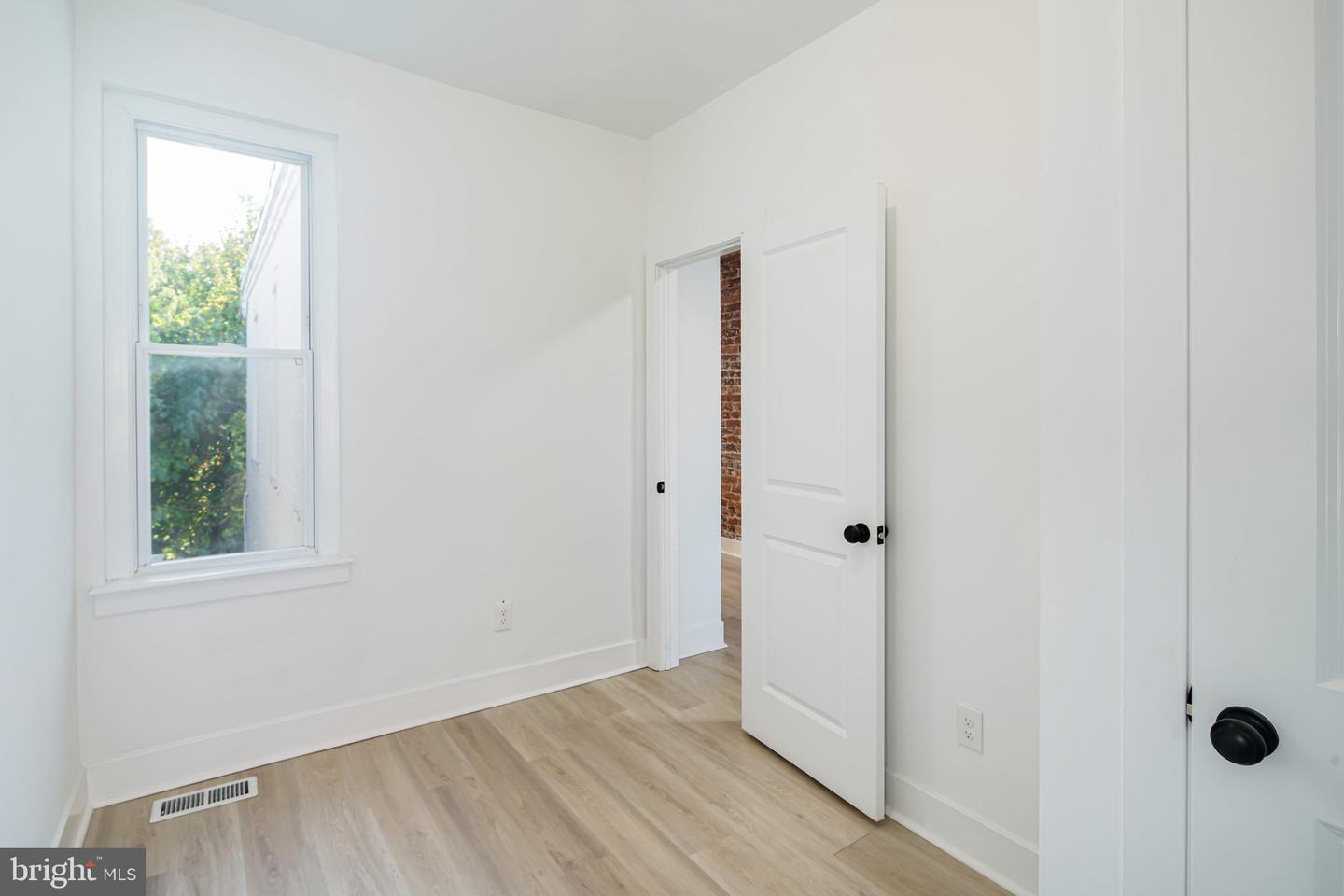 5236 W Jefferson St Property Photo 17