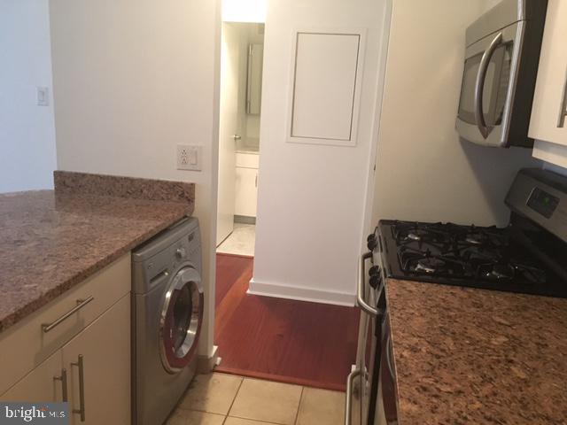 219-29 S 18th St #1623 Property Photo 5