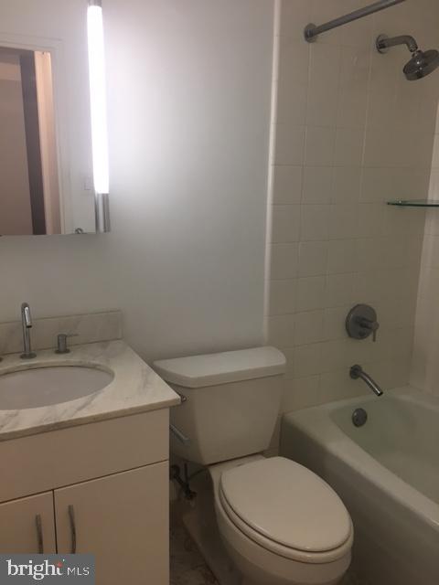 219-29 S 18th St #1623 Property Photo 8