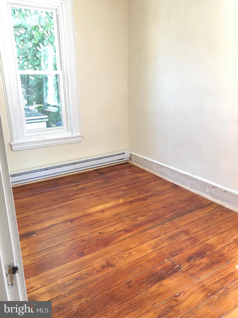 114 W Apsley St #2r Property Photo 2