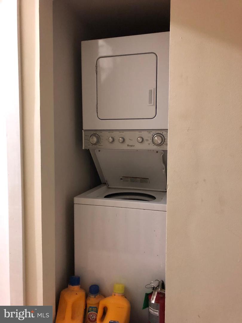 114 W Apsley St #2r Property Photo 7