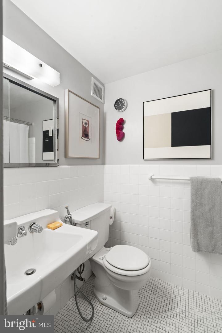 1900 John F Kennedy Blvd #523 Property Photo 22