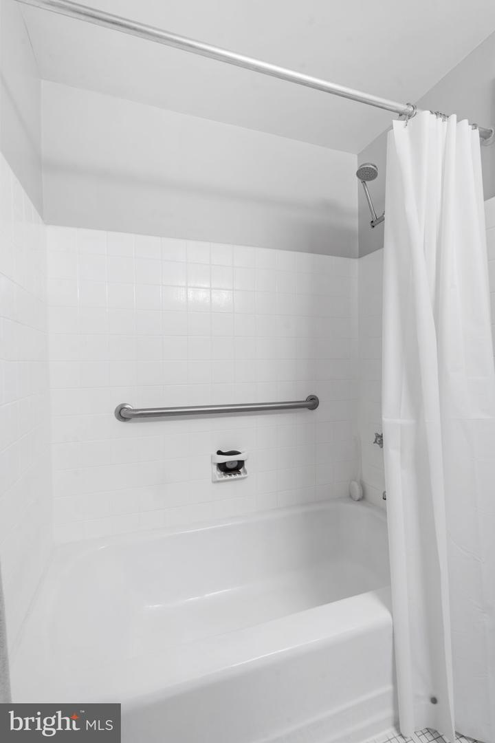 1900 John F Kennedy Blvd #523 Property Photo 23