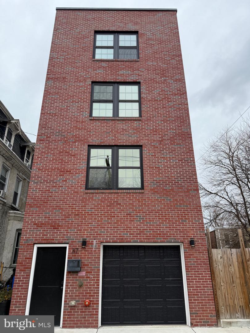 37 E Clapier St Property Photo 1