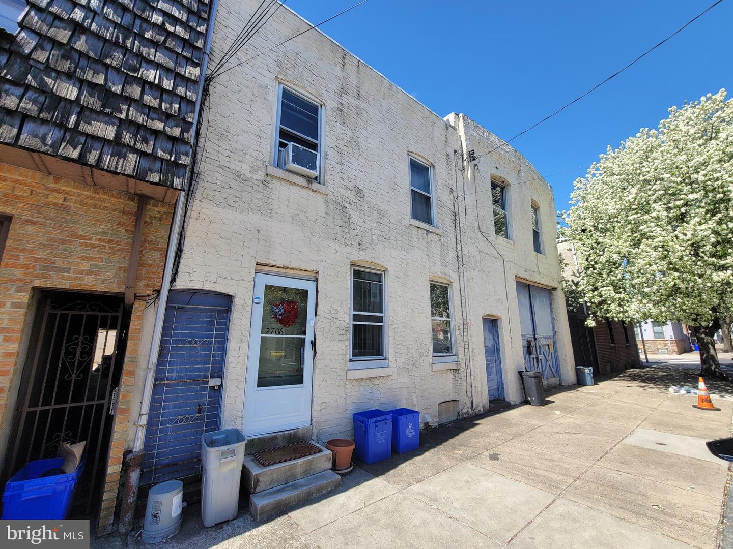 2706 E Monmouth St Property Photo 1