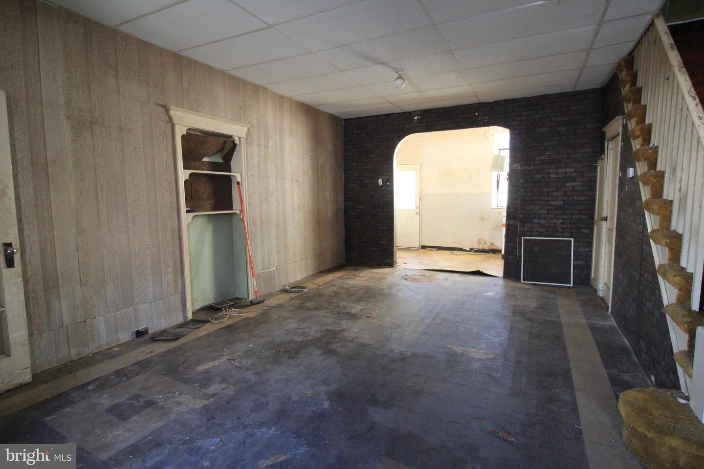 2706 E Monmouth St Property Photo 8