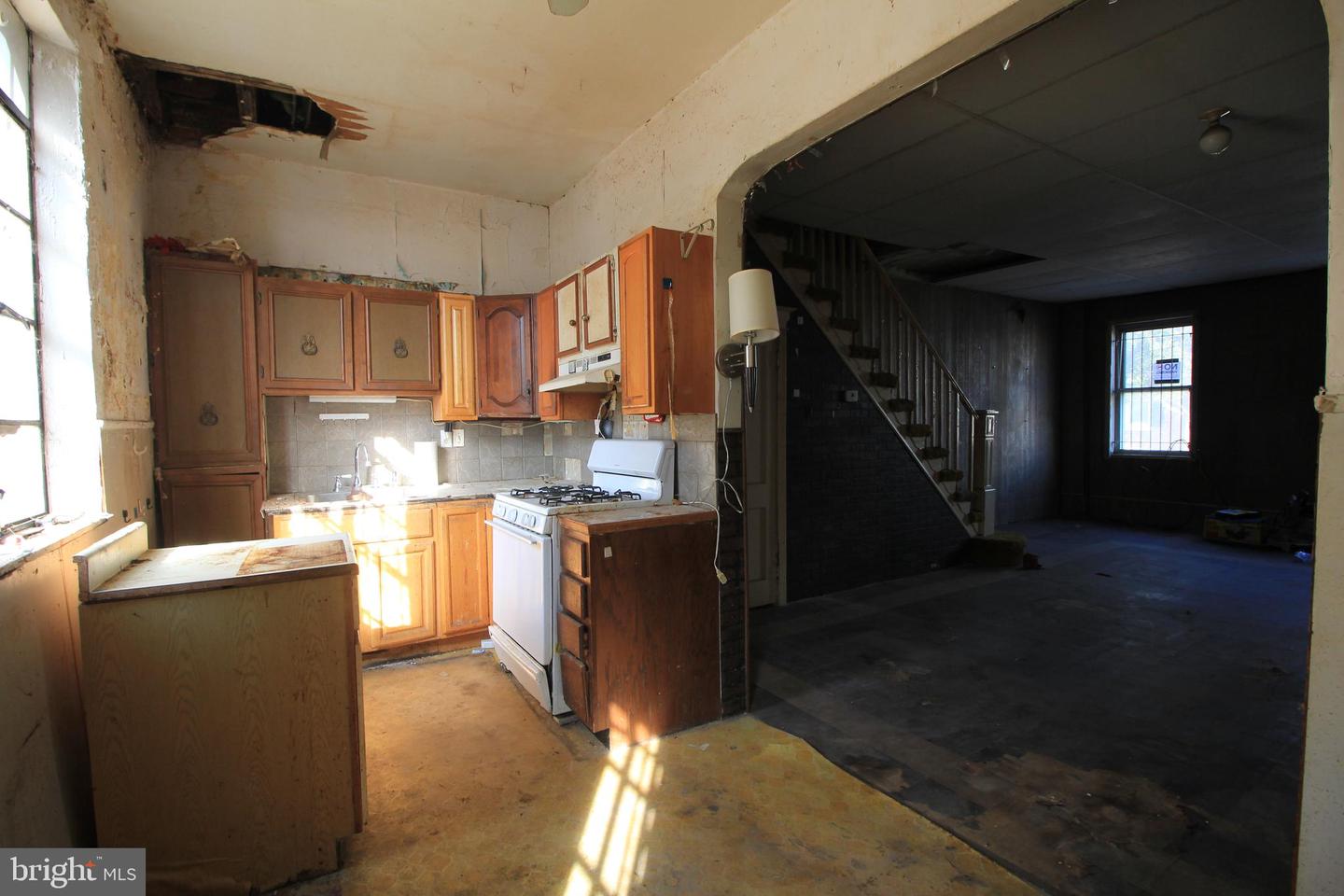 2706 E Monmouth St Property Photo 9