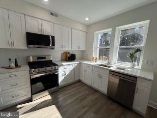 2410 W Oakdale St Property Photo 19