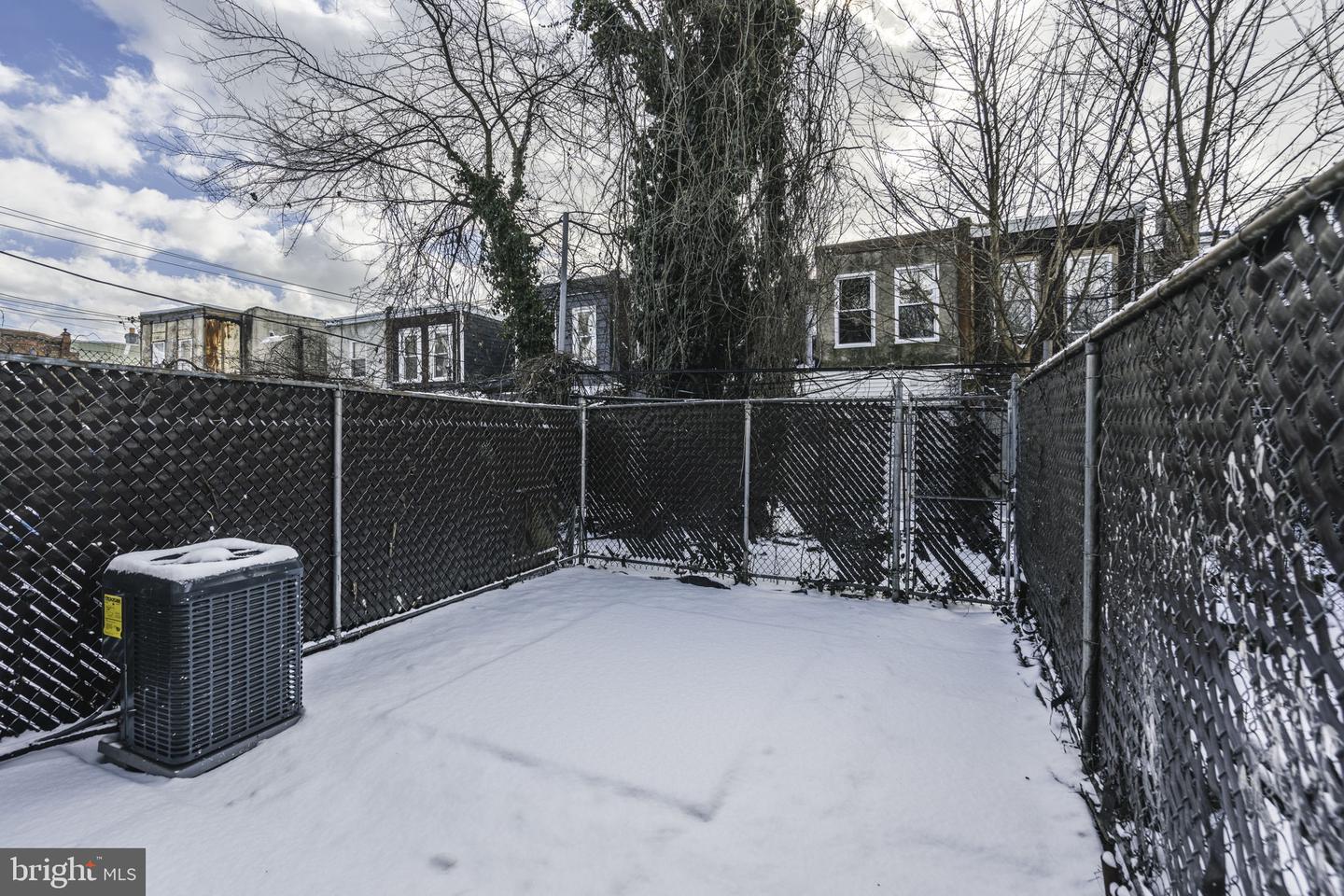 2410 W Oakdale St Property Photo 37