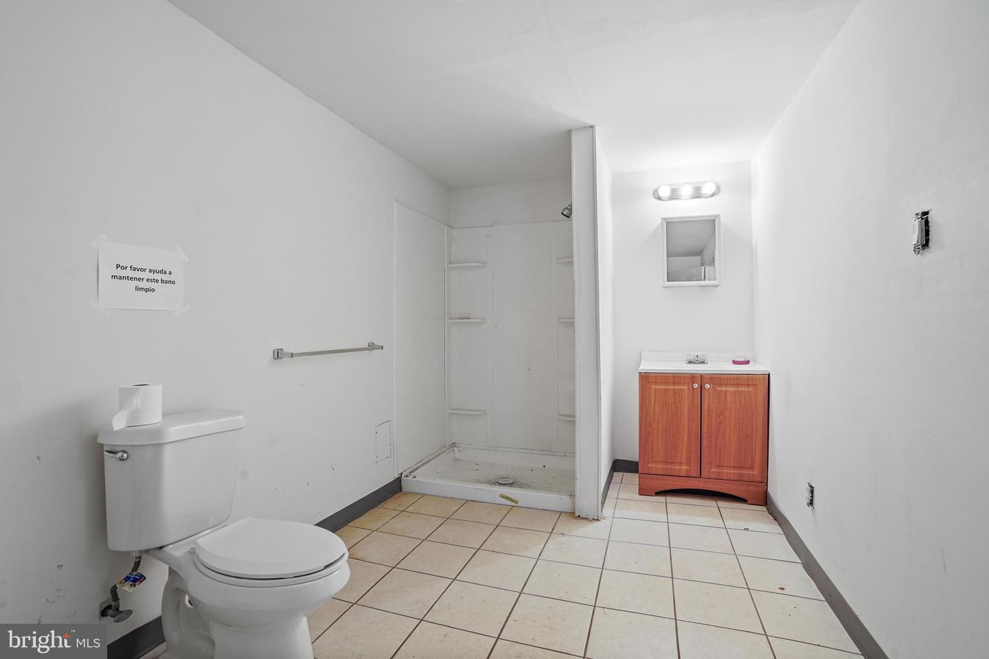 527 Bainbridge St Property Photo 8