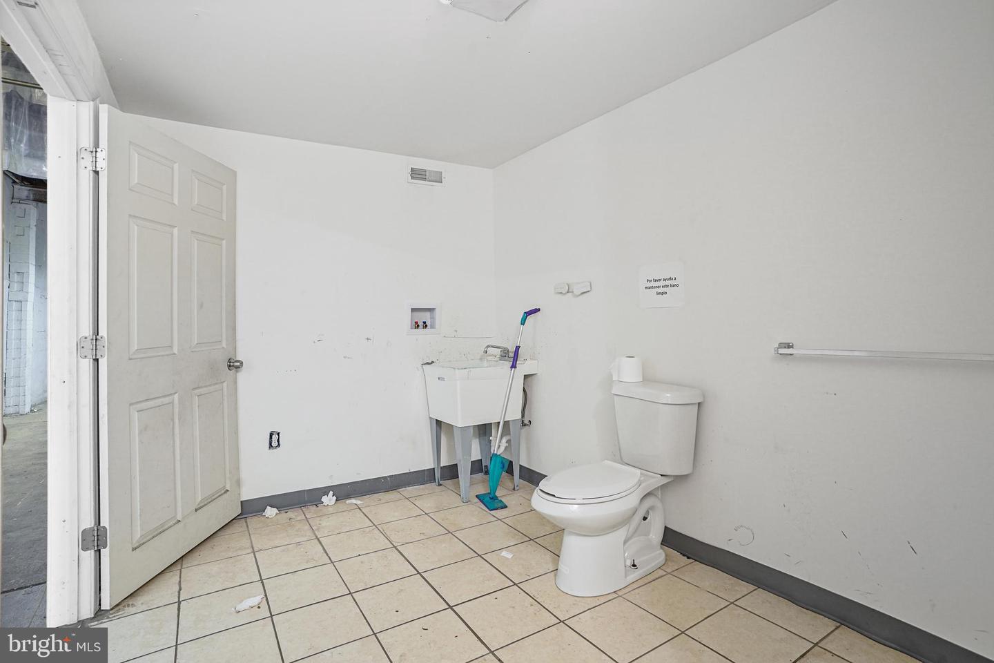 527 Bainbridge St Property Photo 9