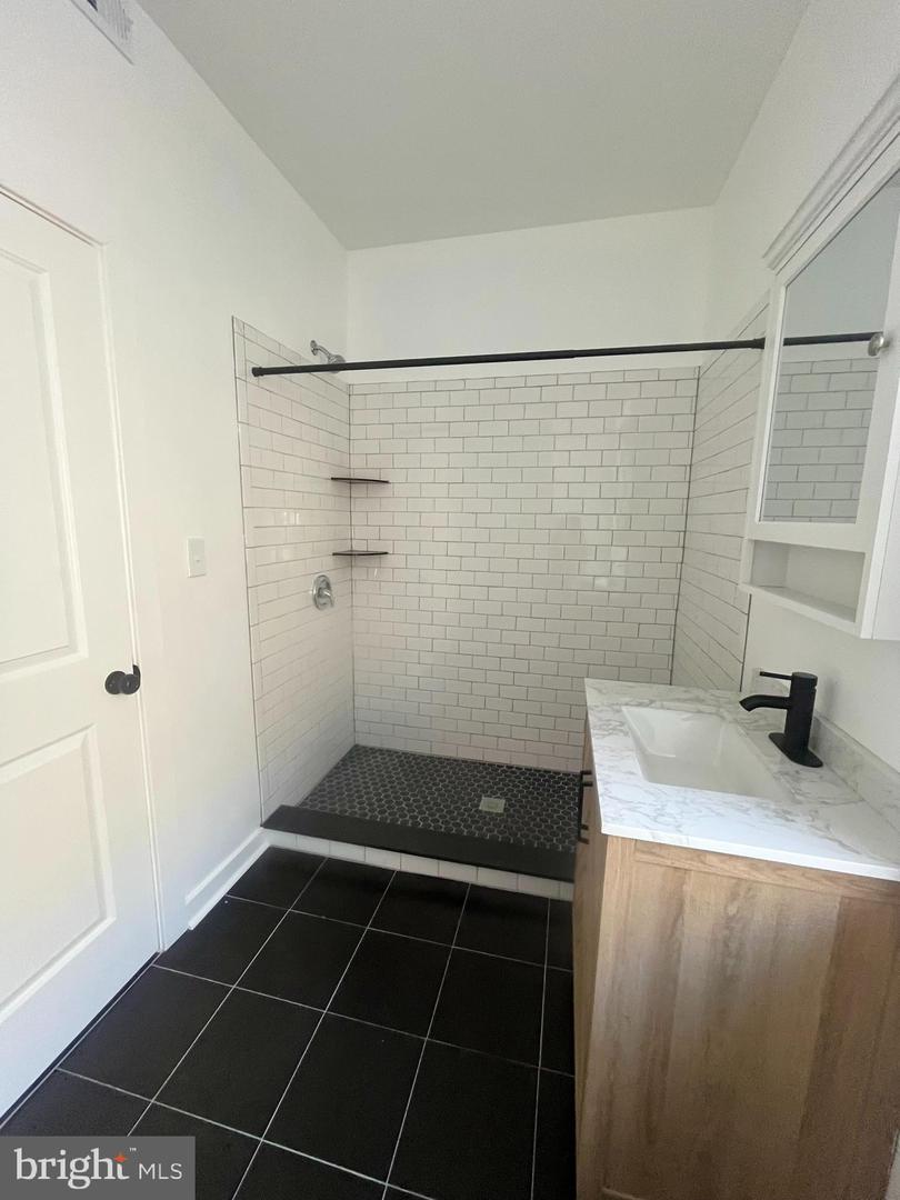 4415 Walnut St #3f Property Photo 15