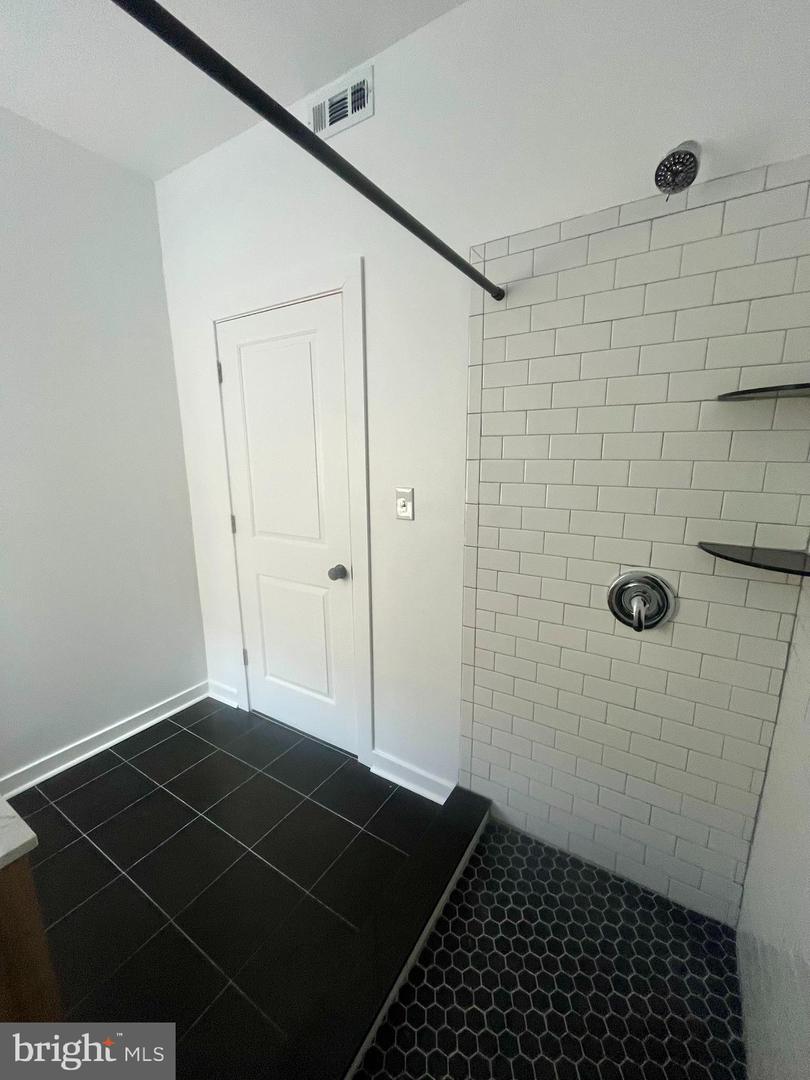 4415 Walnut St #3f Property Photo 16