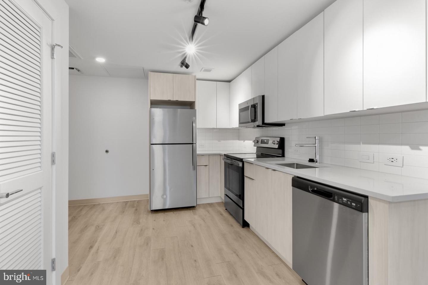 545 N Broad St #512 Property Photo 4