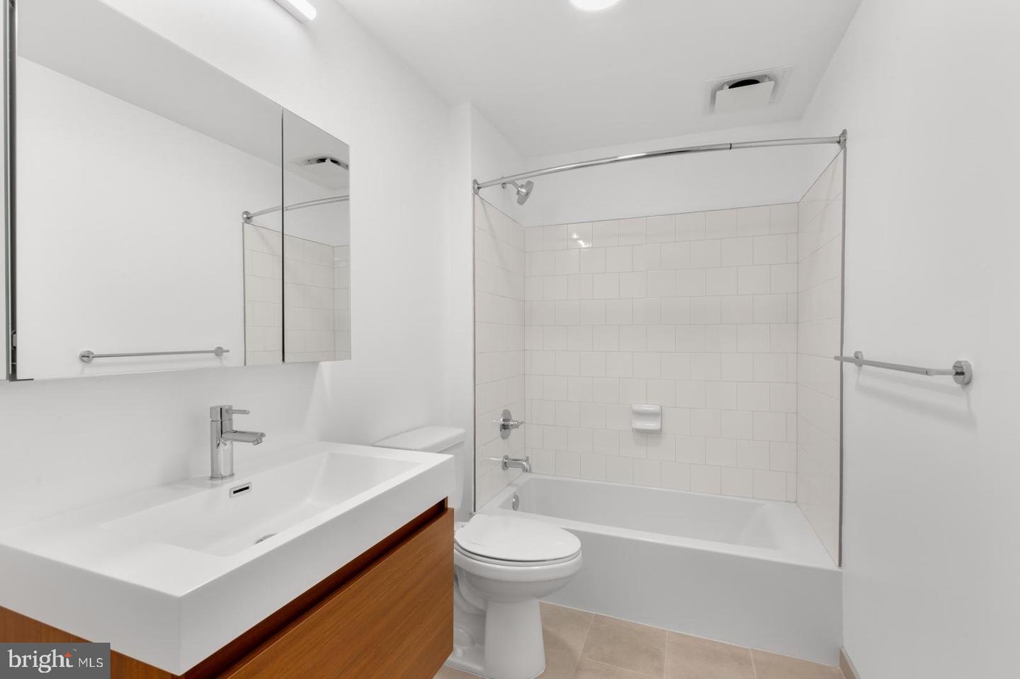 545 N Broad St #512 Property Photo 11
