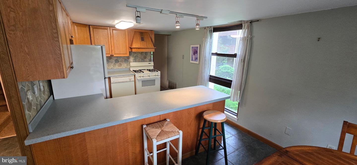 279 Shawmont Ave #b Property Photo 3