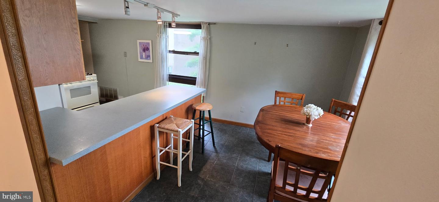 279 Shawmont Ave #b Property Photo 28