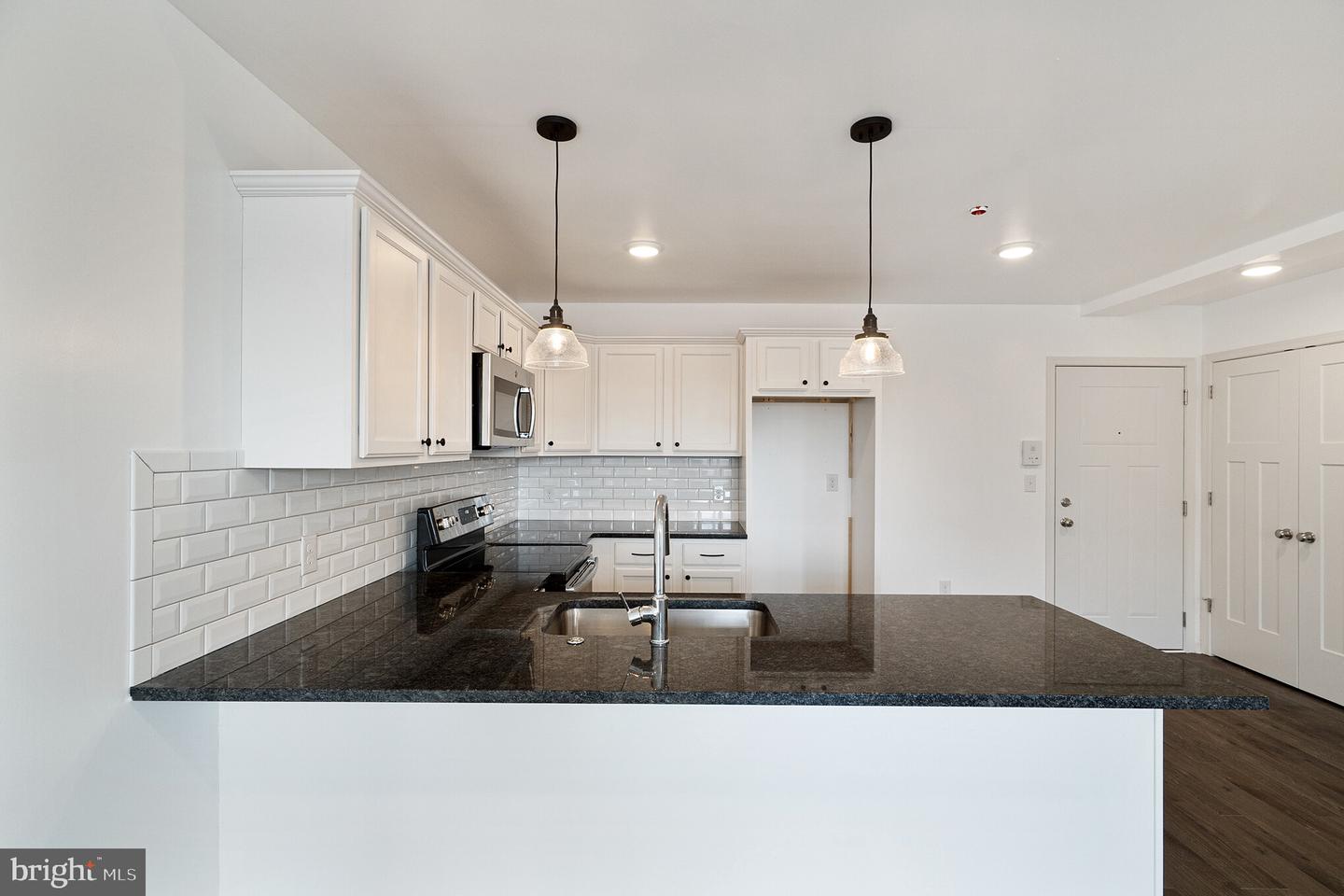 5420 Ridge Ave #204 Property Photo 1