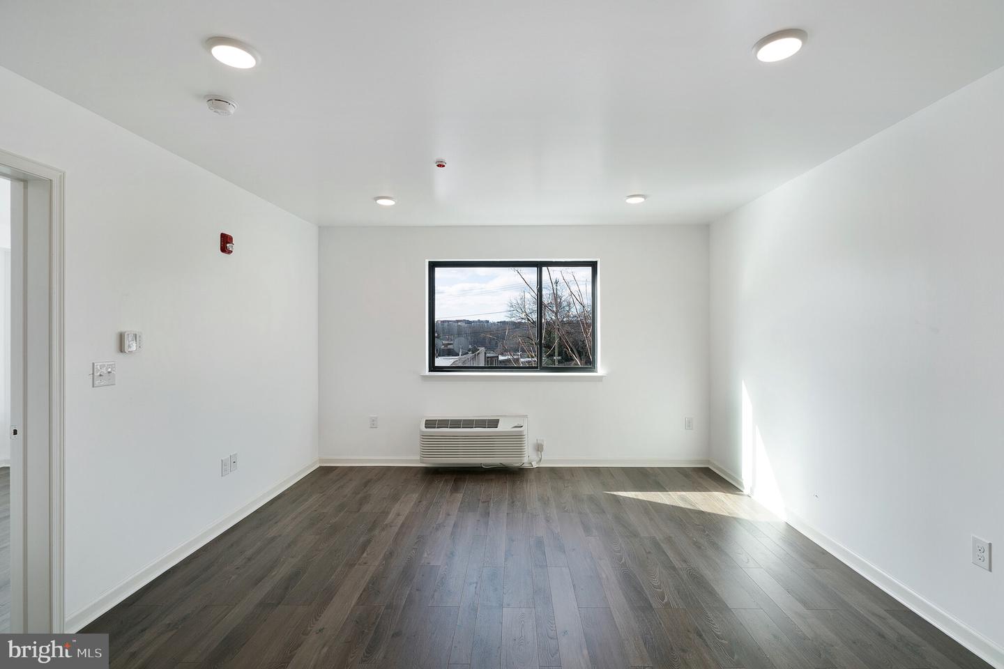 5420 Ridge Ave #204 Property Photo 4