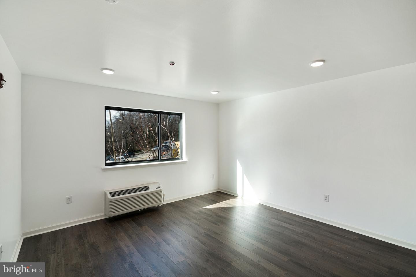 5420 Ridge Ave #204 Property Photo 6