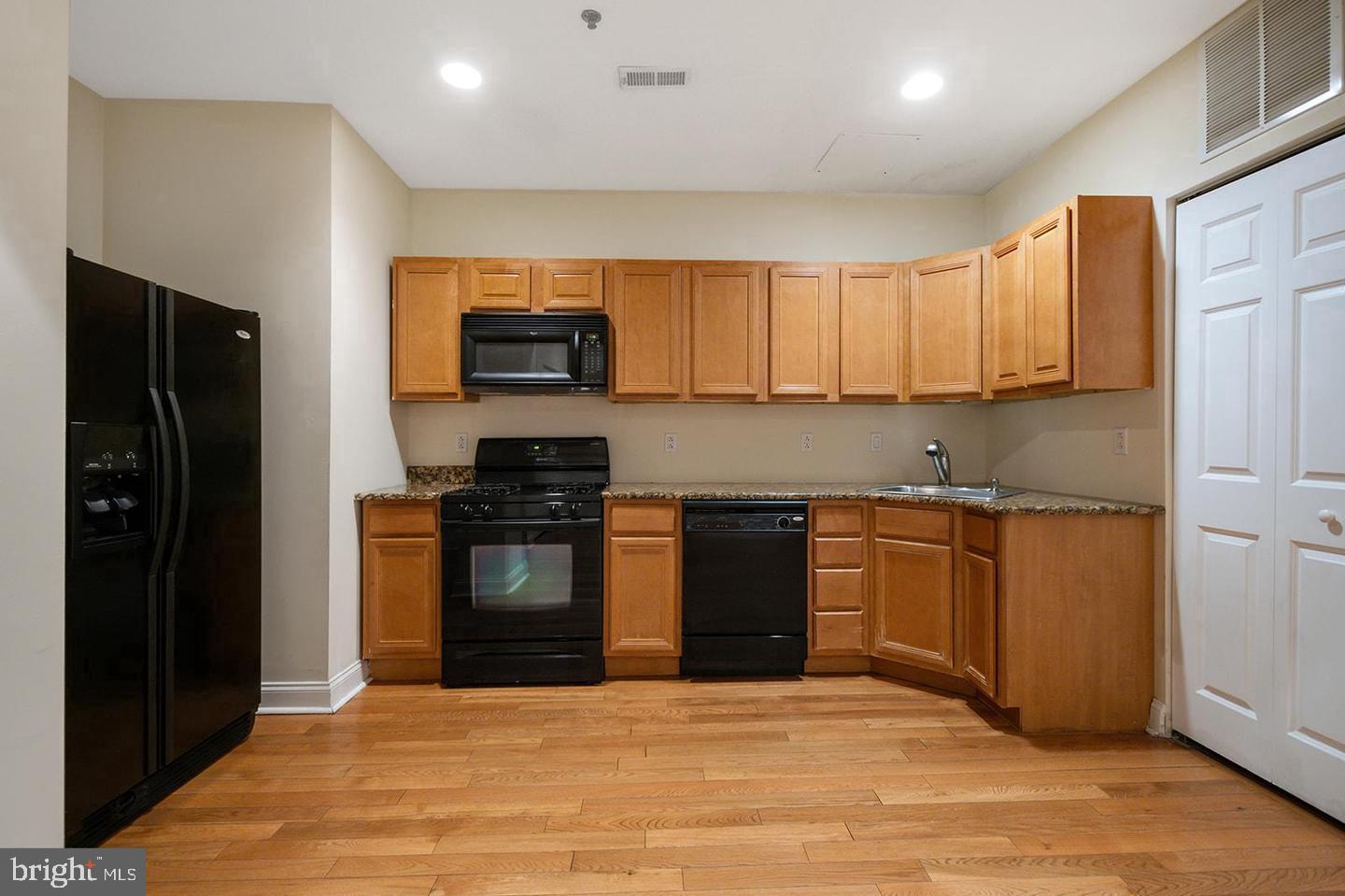 1151 N 3rd St #219 Property Photo 6