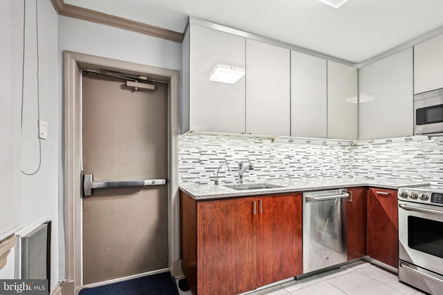 1710-12 Locust St Property Photo 21