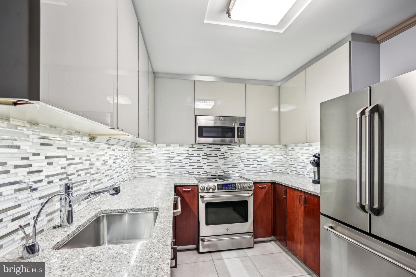 1710-12 Locust St Property Photo 23