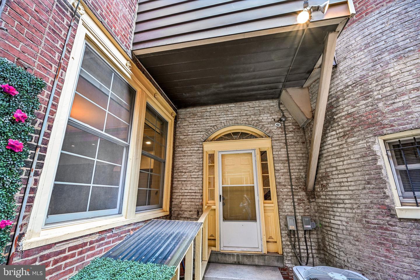 1710-12 Locust St Property Photo 26