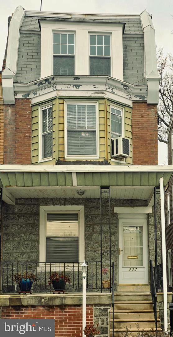 333 W Hansberry St Property Photo