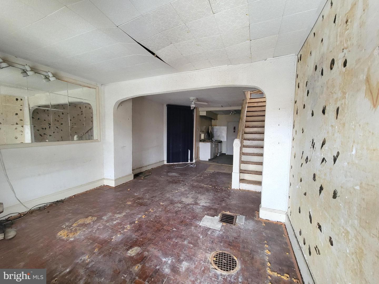 5314 Glenmore Ave Property Photo 5