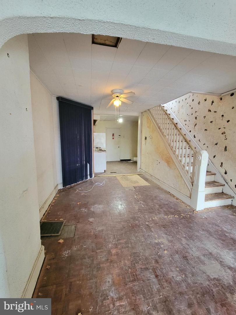 5314 Glenmore Ave Property Photo 8