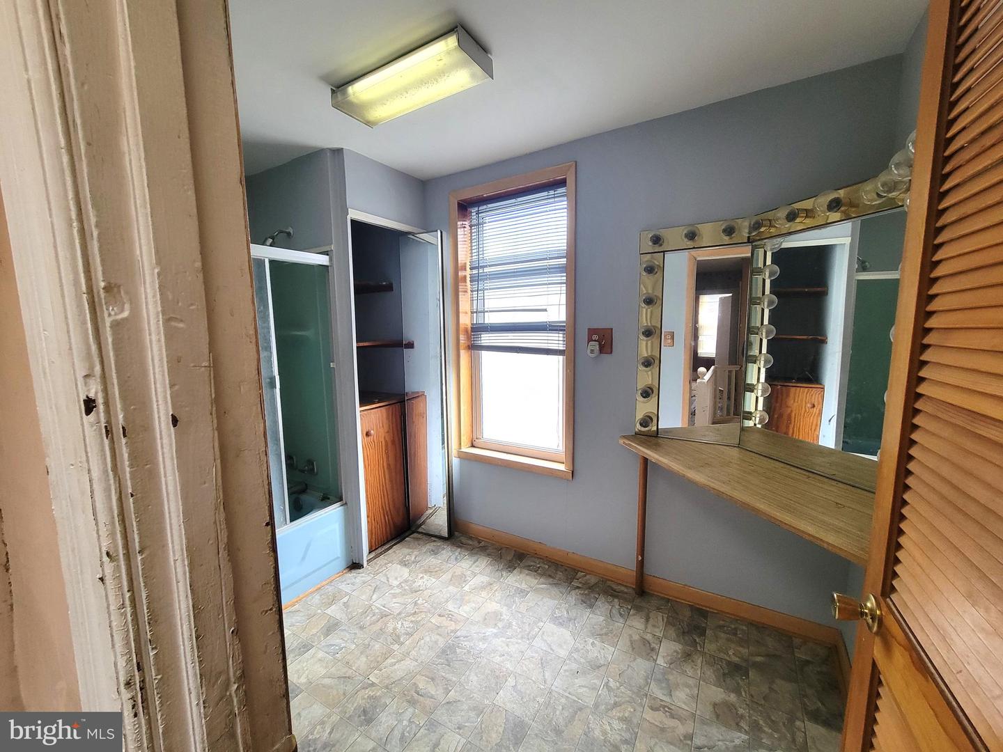 5314 Glenmore Ave Property Photo 15