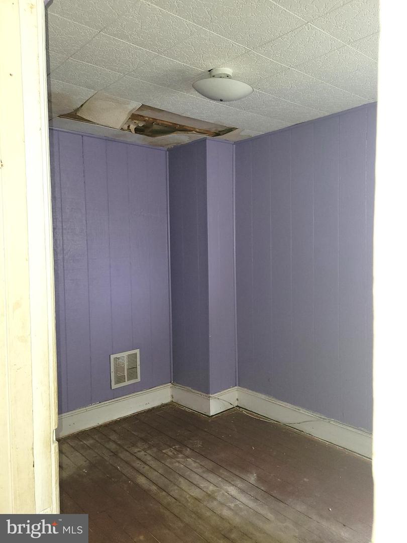 5314 Glenmore Ave Property Photo 17