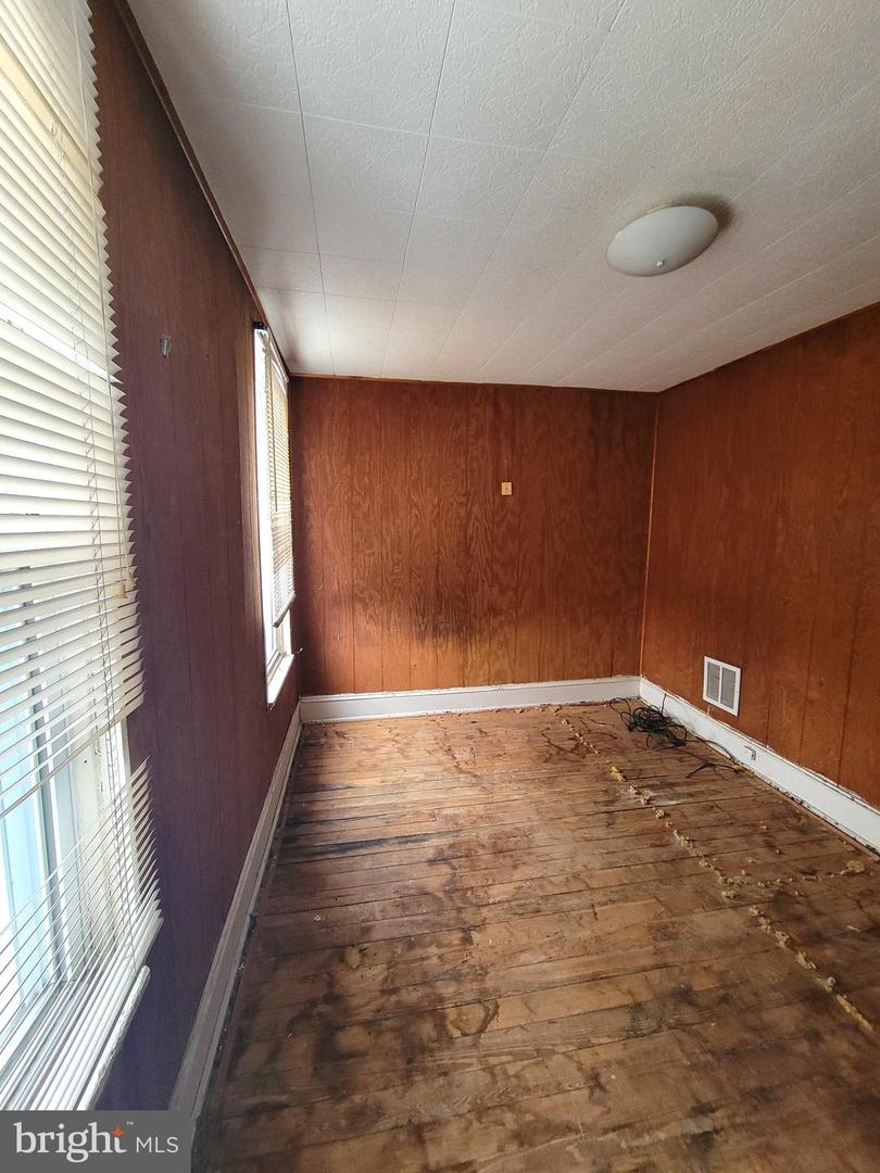 5314 Glenmore Ave Property Photo 23