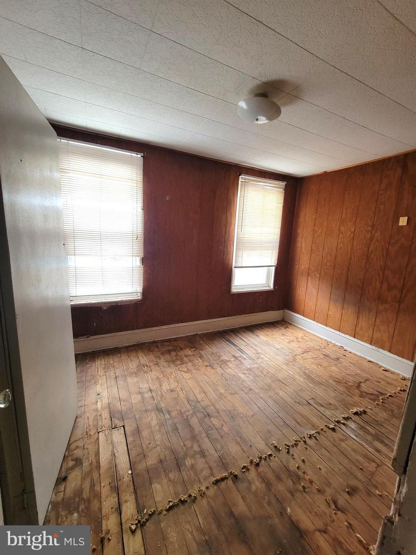 5314 Glenmore Ave Property Photo 24