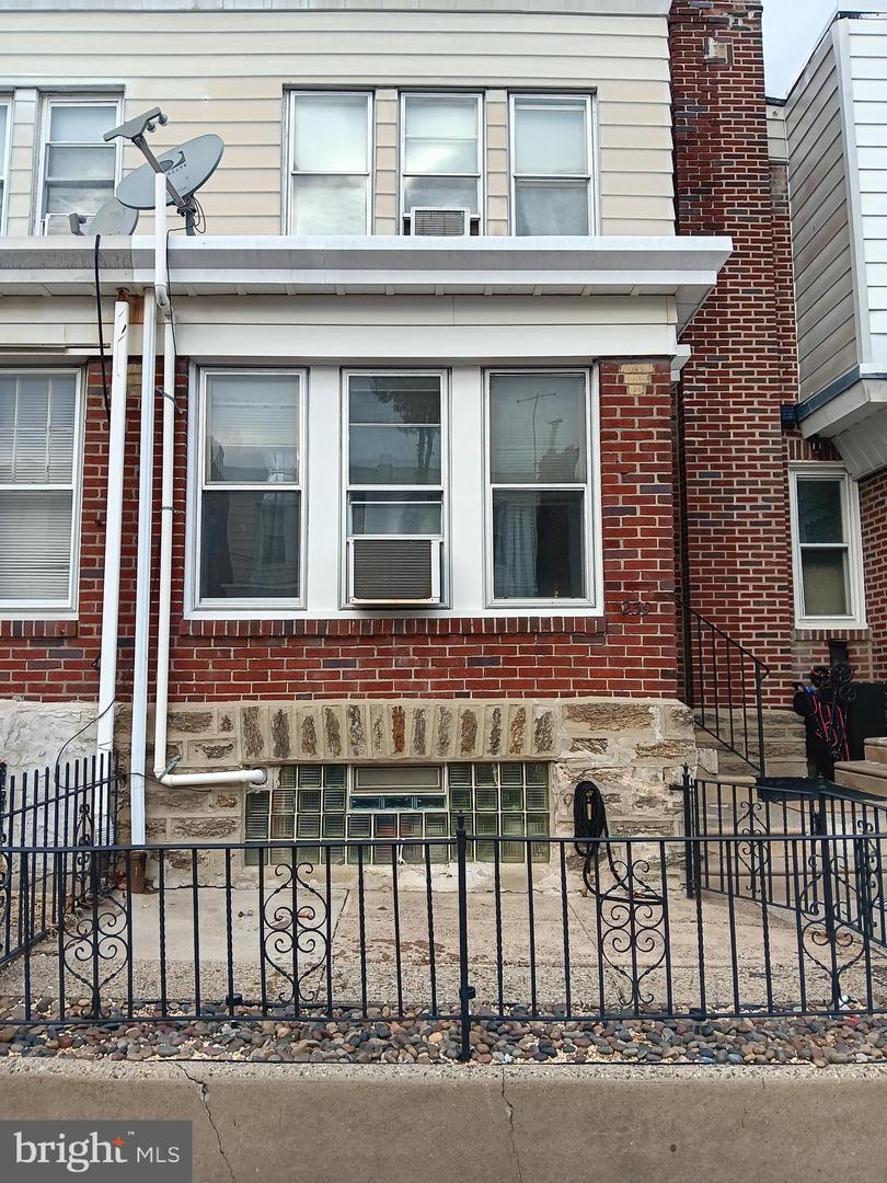 239 Rosemar St Property Photo