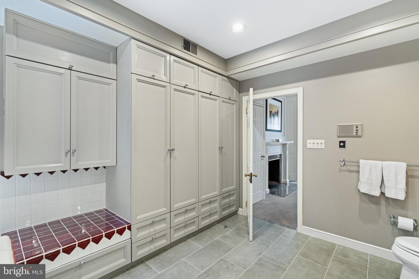2131 Delancey Pl Property Photo 20
